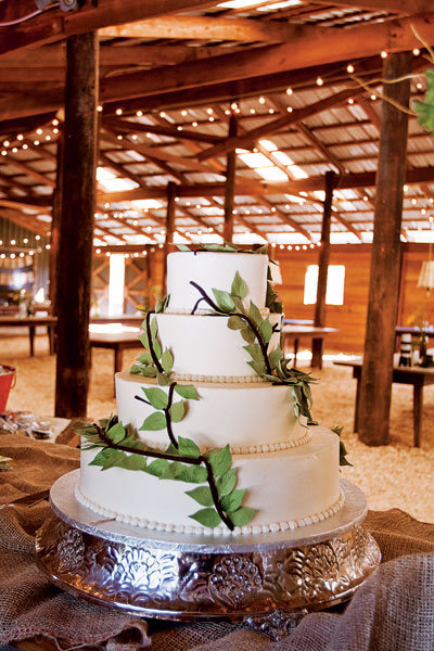 barn wedding cake