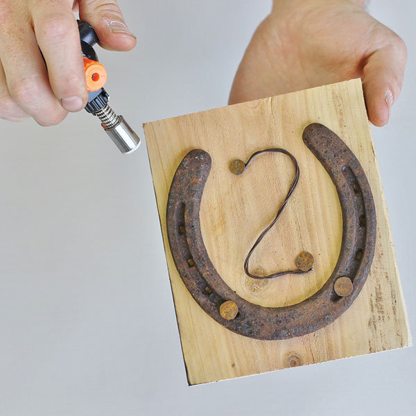 diy lucky horseshoe table numbers