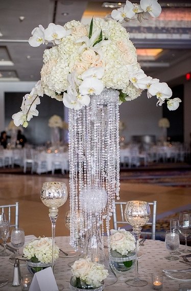 white flower centerpiece 