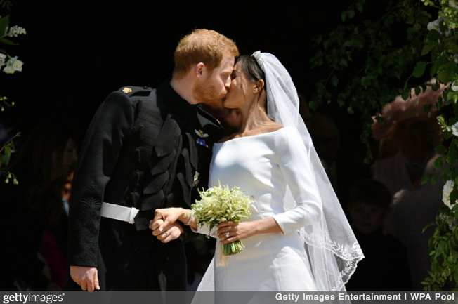 royal wedding prince harry and meghan markle first kiss
