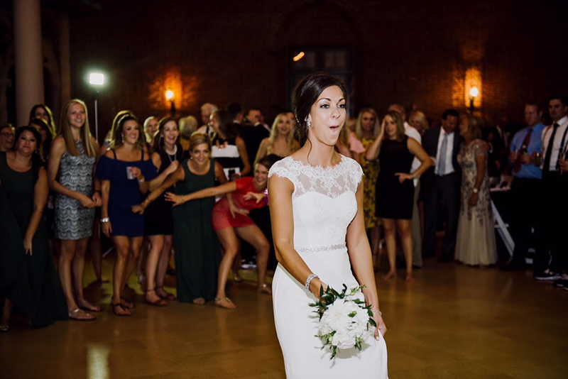 bridal bouquet toss