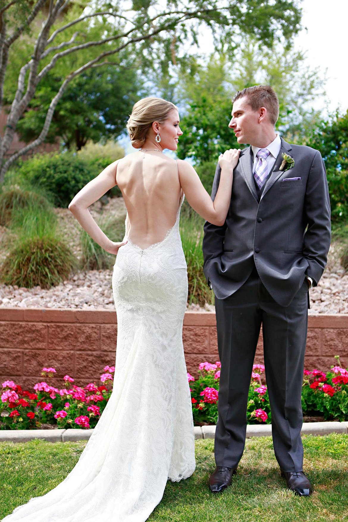 The Pros And Cons Of Throwing A Backyard Wedding BridalGuide