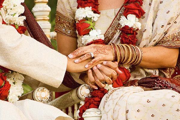indian-wedding-henna-hands