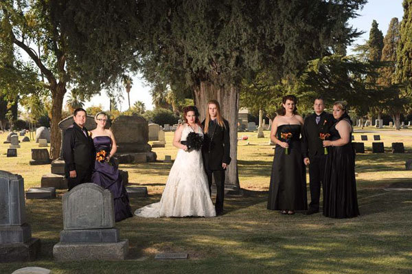 halloween wedding graveyard photos