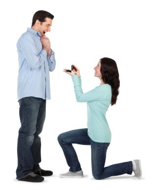 woman proposing to man