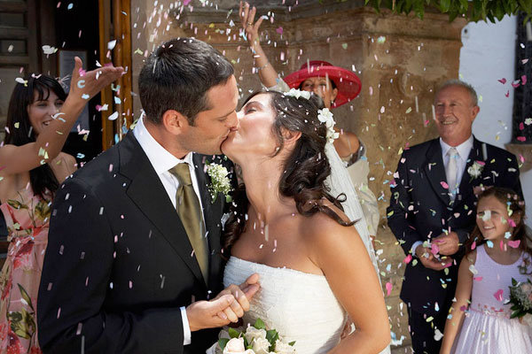 bride and groom kissing 