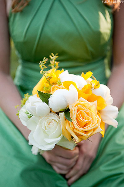 yellow and white rose bouquet 
