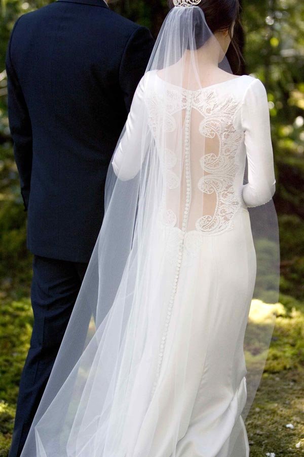 First Photos of Bella's Breaking Dawn Wedding Dress! | BridalGuide