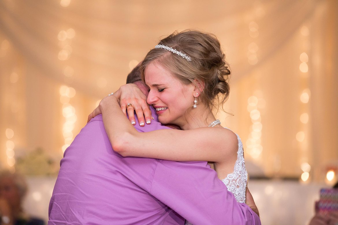 bride shares wedding dance with organ donor