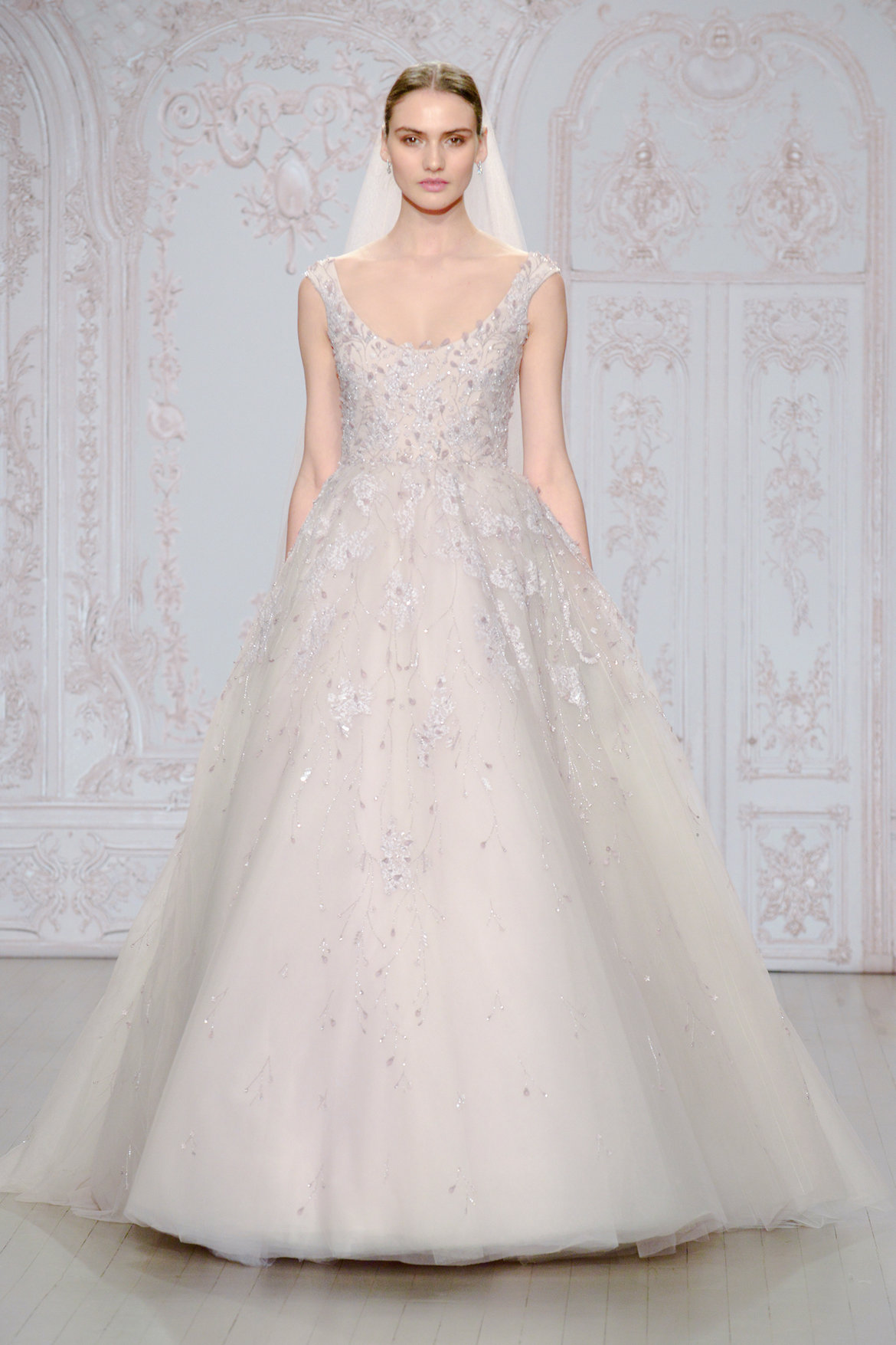 monique lhuillier wedding gown