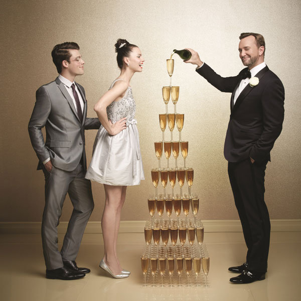 clinton kelly with bride and groom