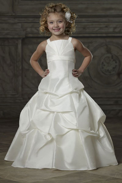 5 Adorable Trends for Flower Girl Dresses | BridalGuide