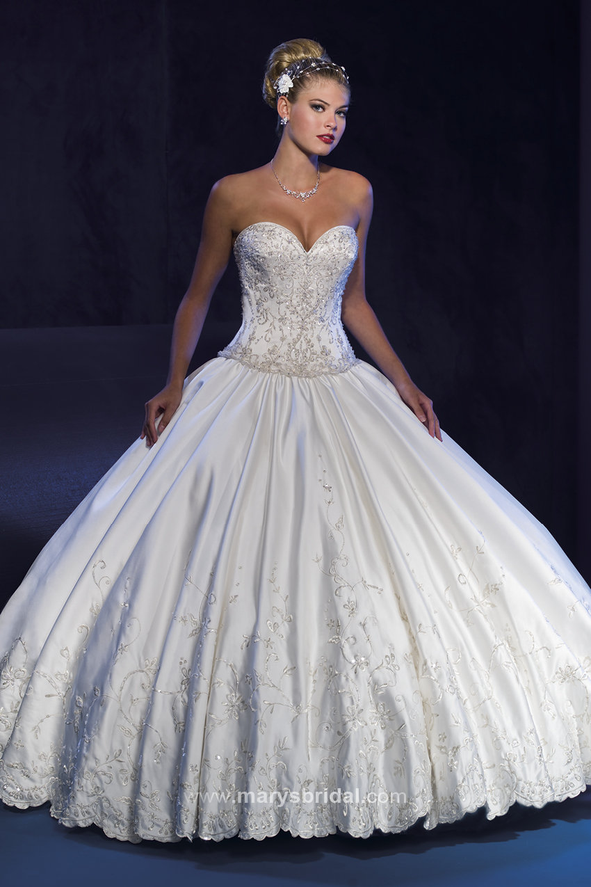 Wedding Gowns 101 Learn the Silhouettes BridalGuide Wedding Gowns 101 Learn the Silhouettes BridalGuide