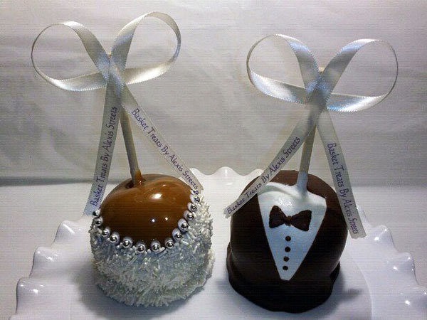 bride and groom candy apples