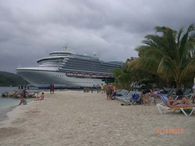 roatan-beach-ship