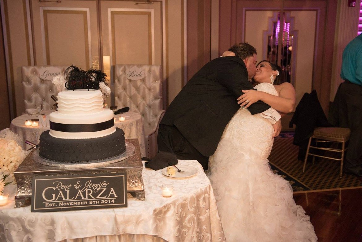 wedding cake cutting