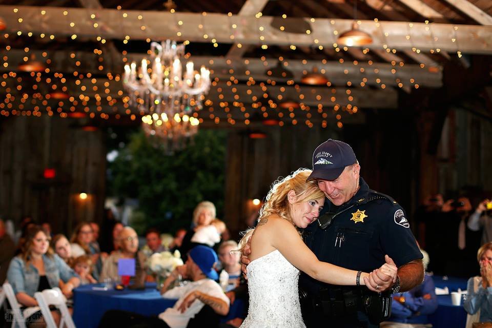 dancing at wedding