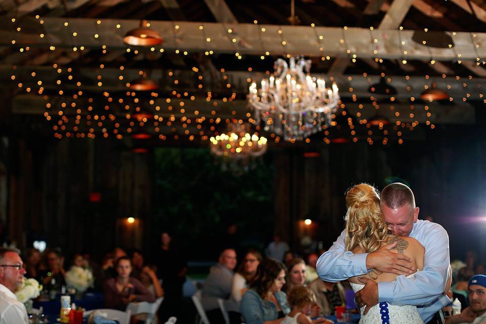 dancing at wedding