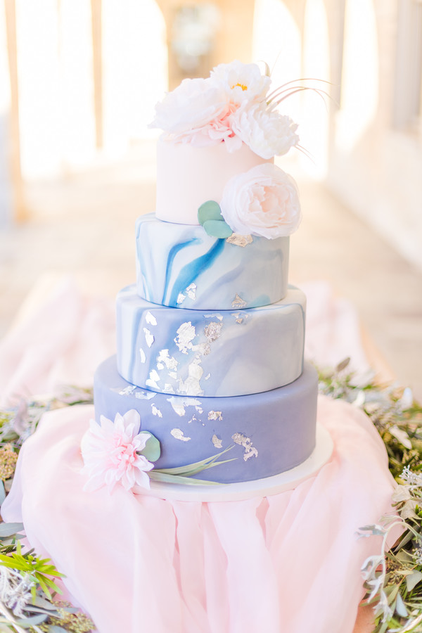very peri pantone 2022 wedding cake