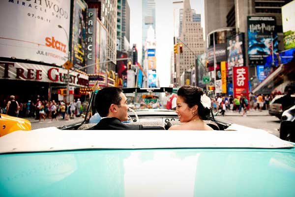 wedding couple in car