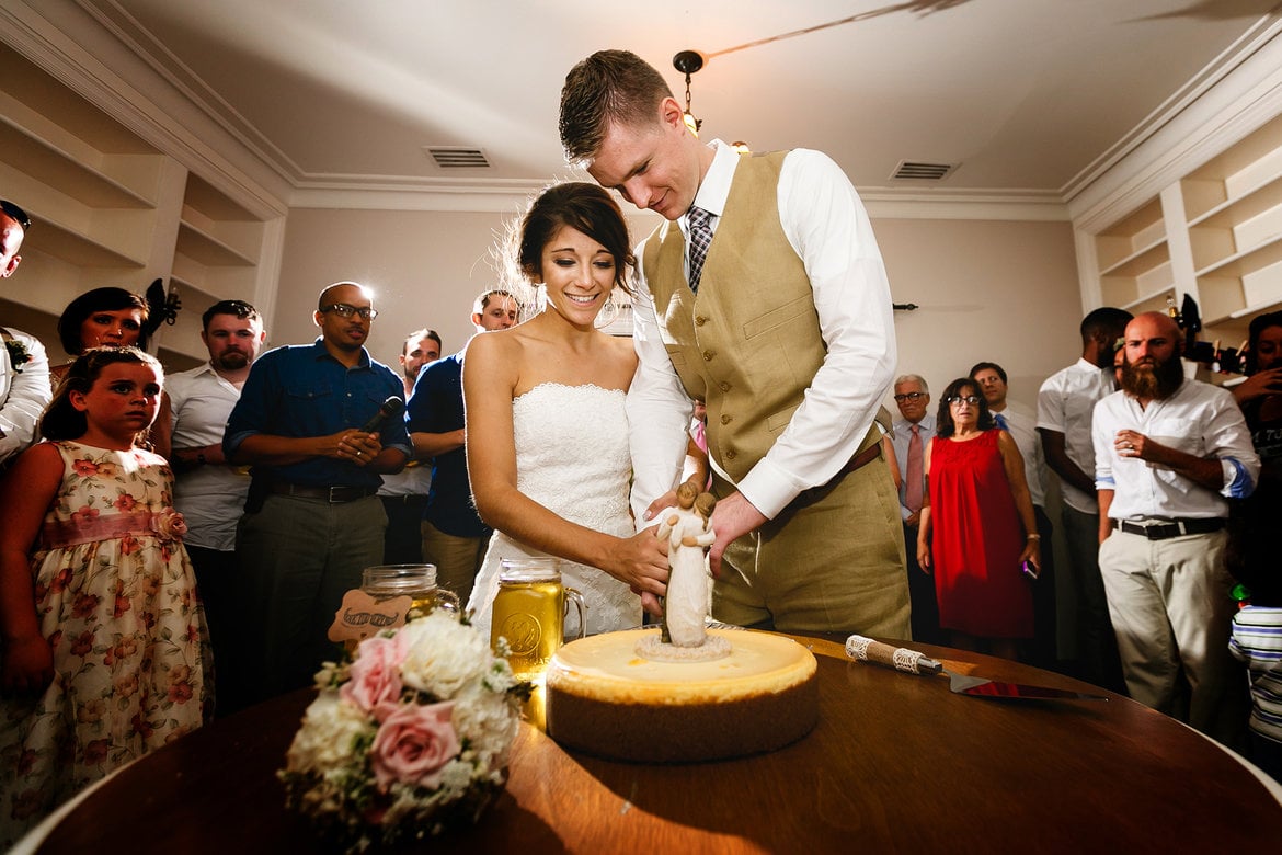 wedding cake cutting