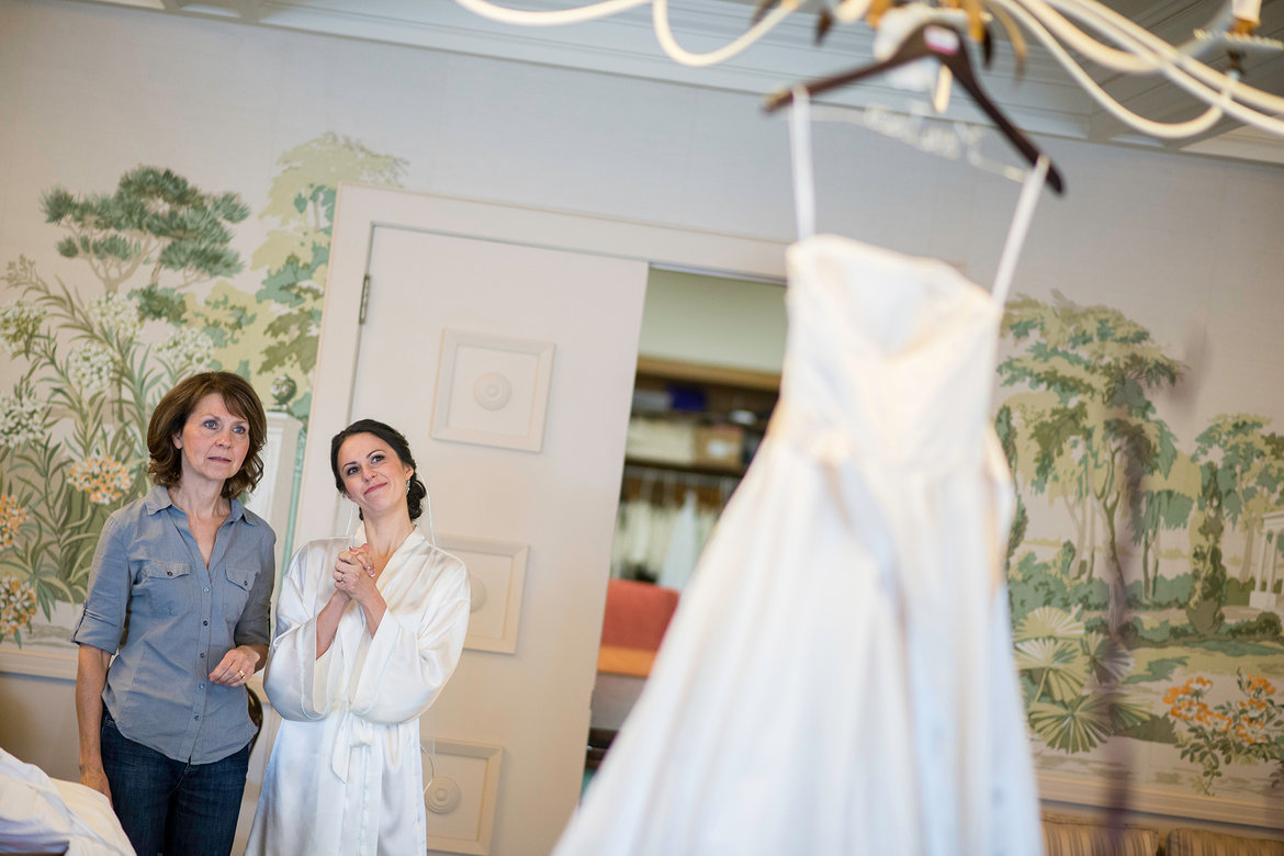 bride with mom