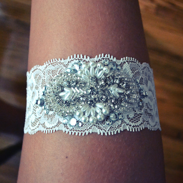 How to make a beautiful wedding garter. 