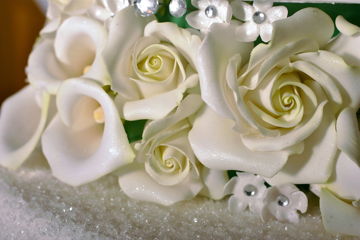 wedding cake roses