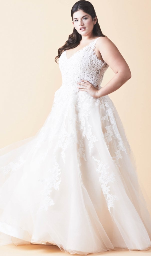 wedding dress curvy figure