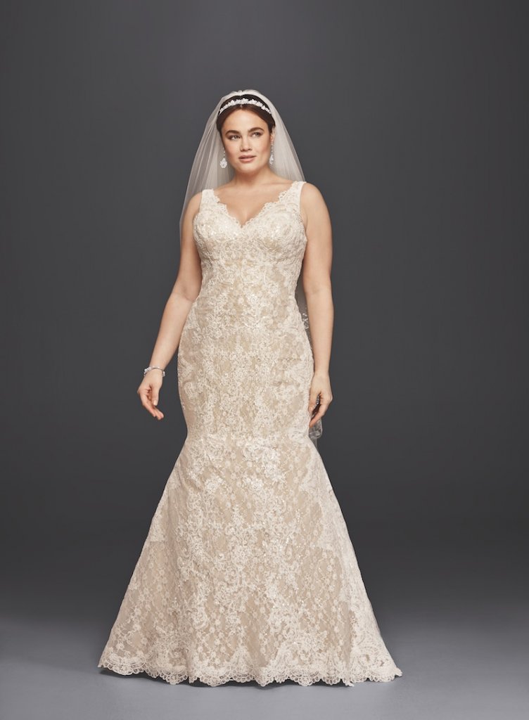 wedding dress curvy figure