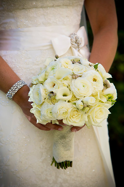 Classic All-White Wedding Bouquets | BridalGuide