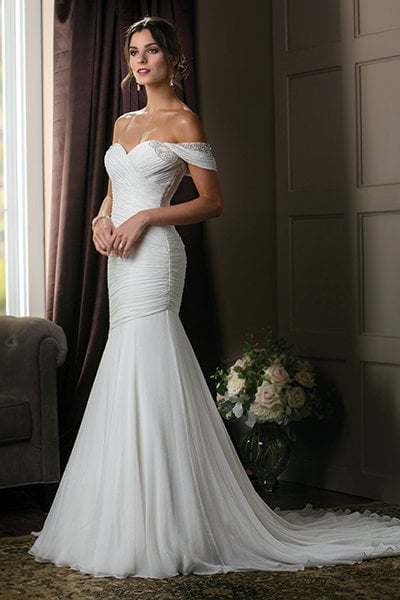 Sleeves: Off-the-Shoulder