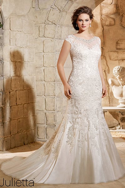 wedding dresses for curvy women