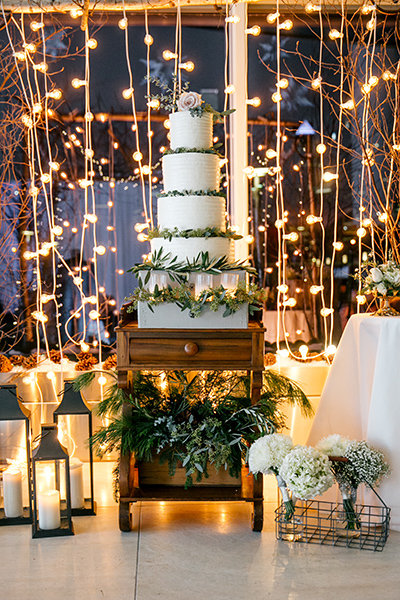 25 Creative Ways to Show Off Your Wedding Cake