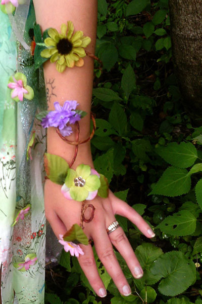 no bouquets for bridesmaids