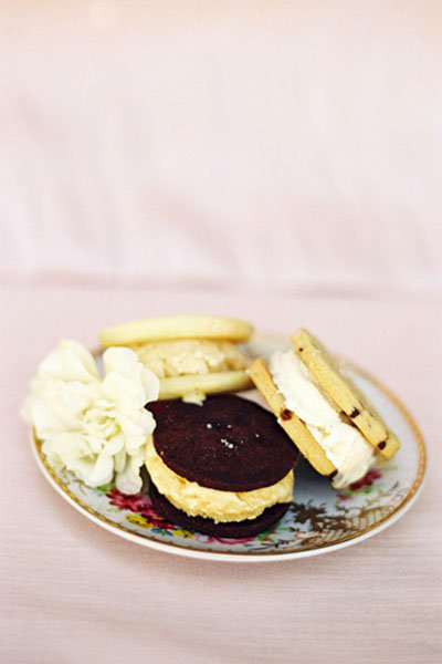 Cakes & Desserts Cakes & Desserts