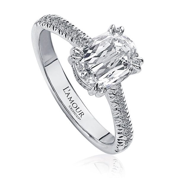 L’Amour Crisscut® Oval Solitaire