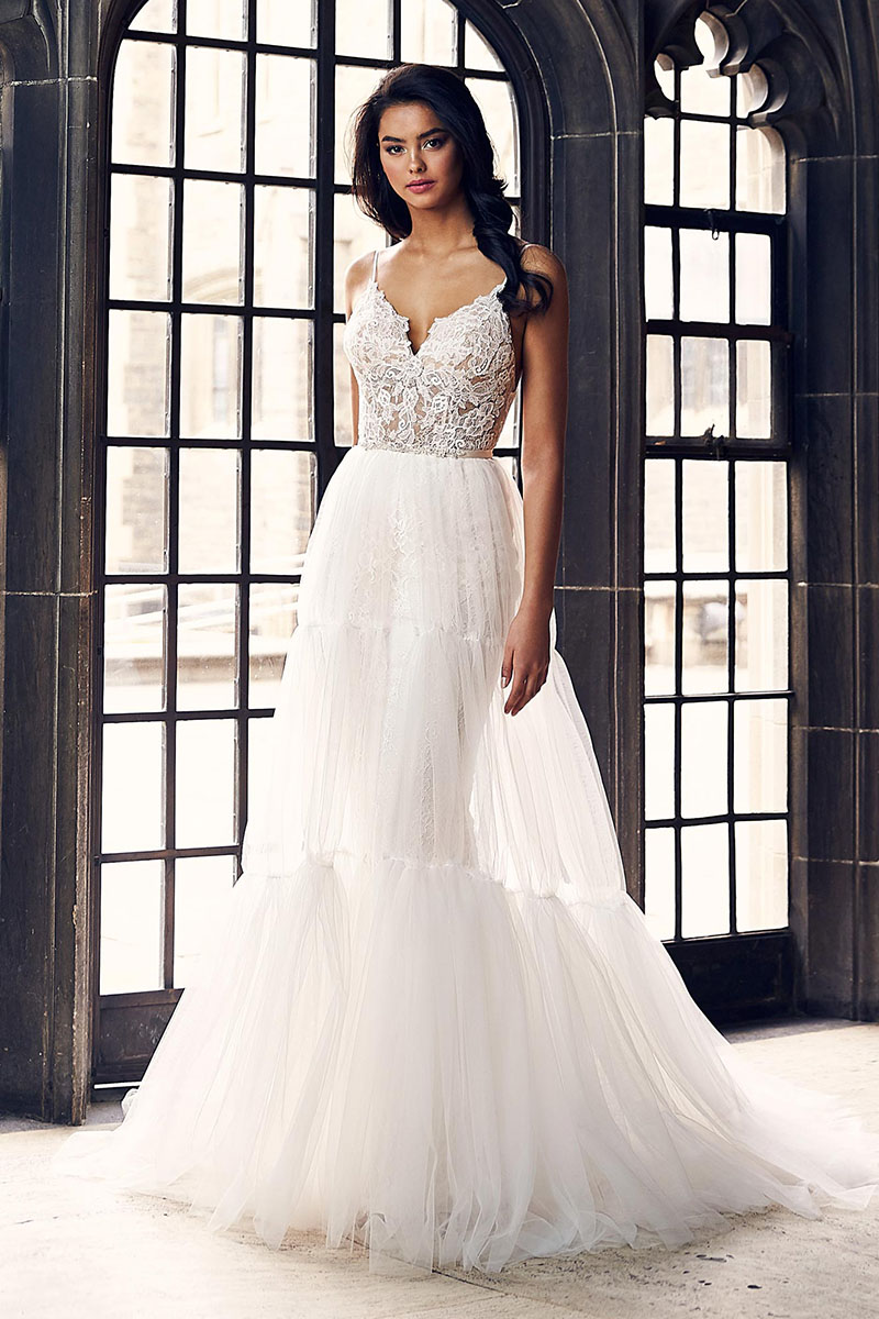 Paloma Blanca, Style 4905