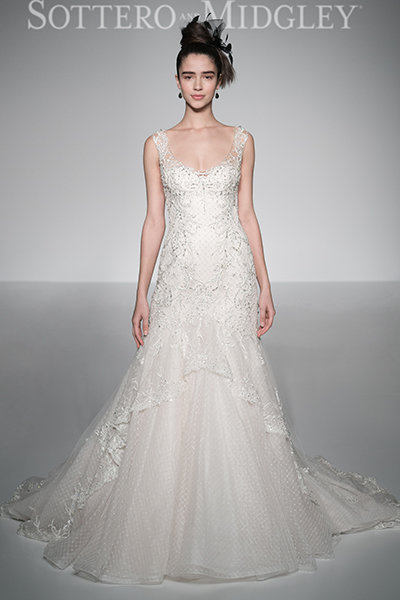 Stunning Wedding Gowns With a Scoop Neckline | BridalGuide