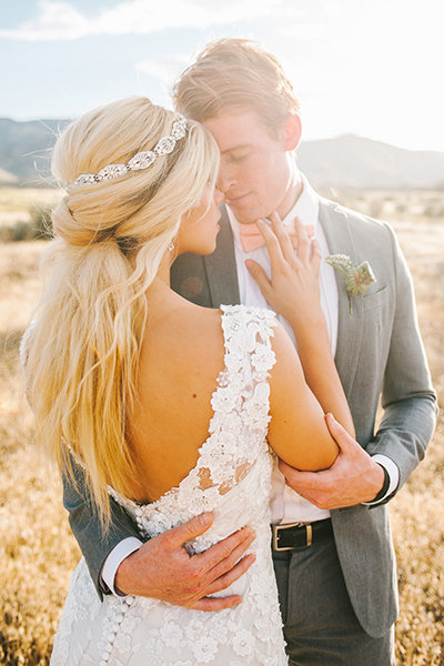 Half Up, Half Down with an Anchored Twist Half Up, Half Down with an Anchored Twist