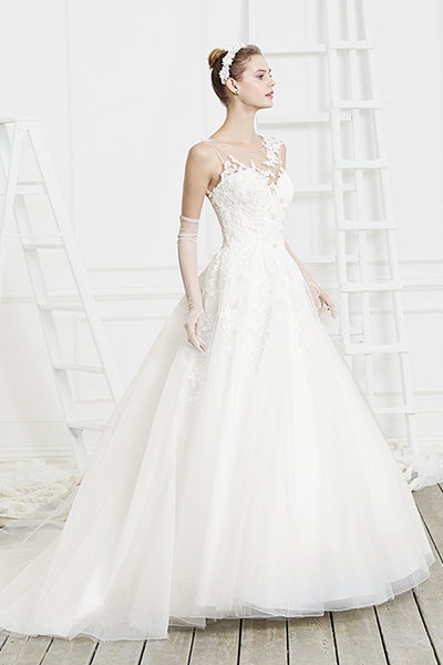 Feminine and Romantic Wedding Gown