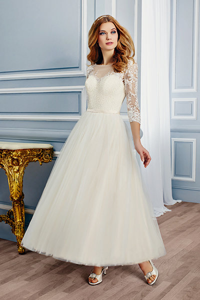 Retro-Inspired Wedding Dress