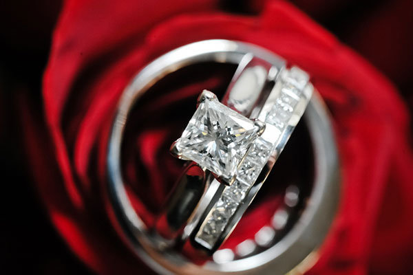 Solitaire Engagement Ring & Wedding Bands Solitaire Engagement Ring & Wedding Bands