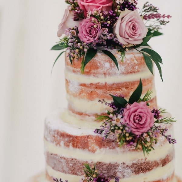 6 Summer Wedding Cakes We Love
