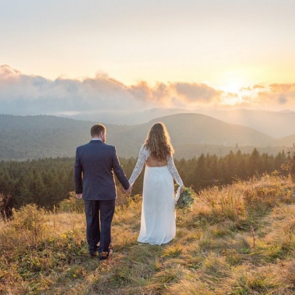 bride and groom sunset wedding photo