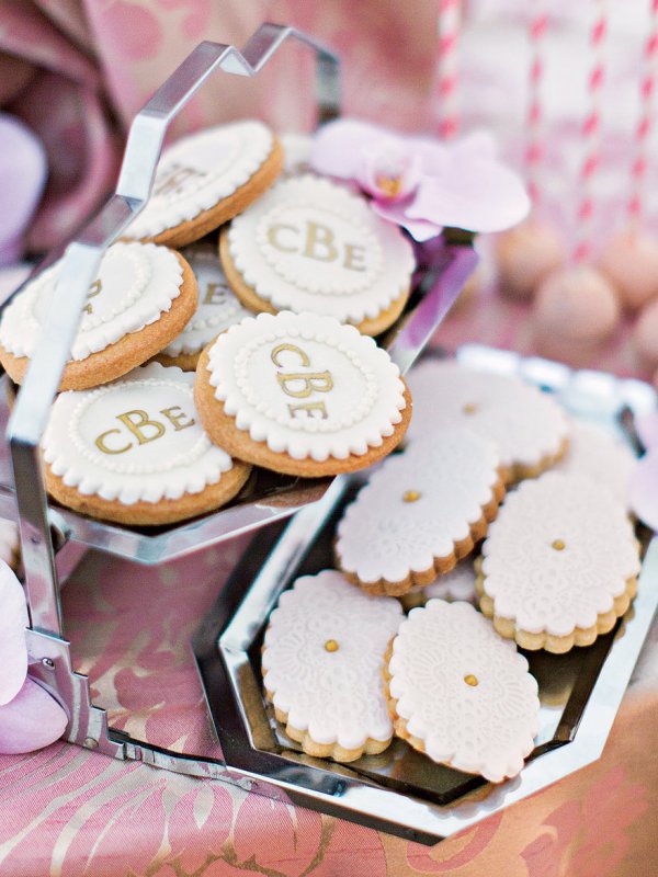 Monogram wedding cookies Monogram wedding cookies