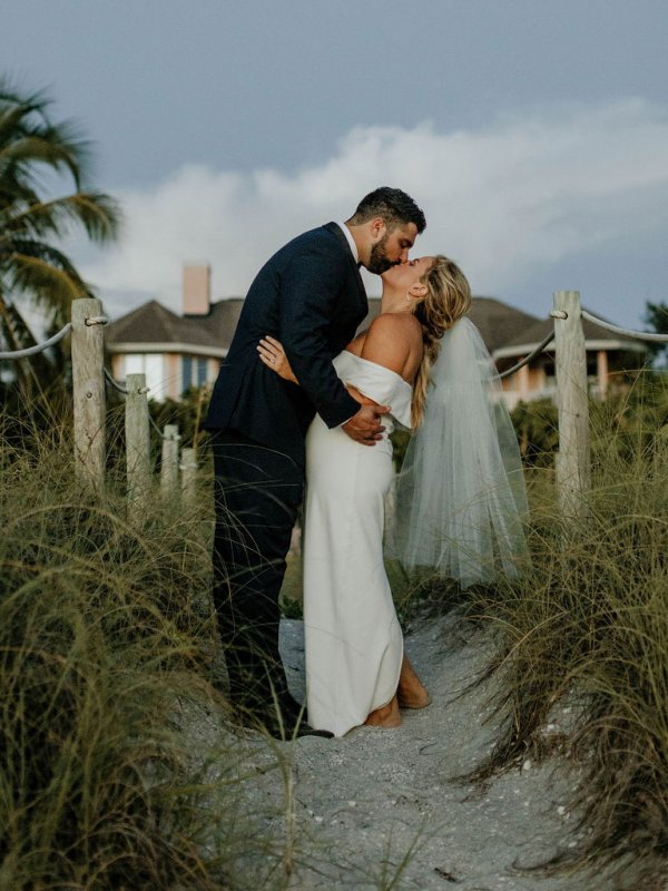 Beach Bliss: Alison & Colby on The Beaches of Fort Myers & Sanibel Beach Bliss: Alison & Colby on The Beaches of Fort Myers & Sanibel