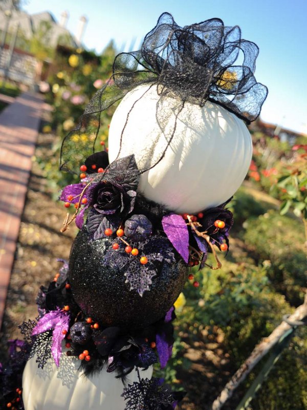 Quirky Halloween Wedding: Patricia and Thomas Quirky Halloween Wedding: Patricia and Thomas