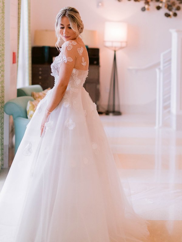 Floral wedding gown by Oscar de la Renta Floral wedding gown by Oscar de la Renta