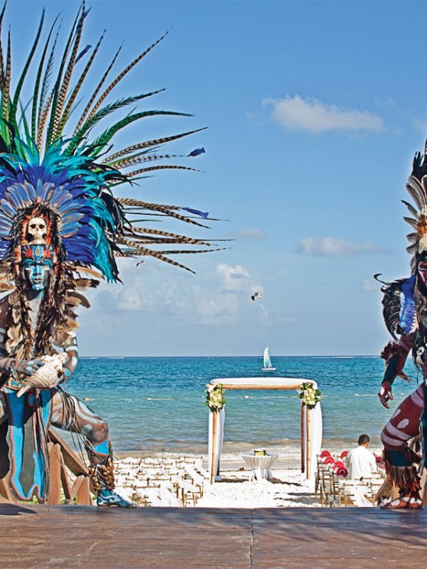 Beach Bash: Amanda & Han in Cancún, Mexico